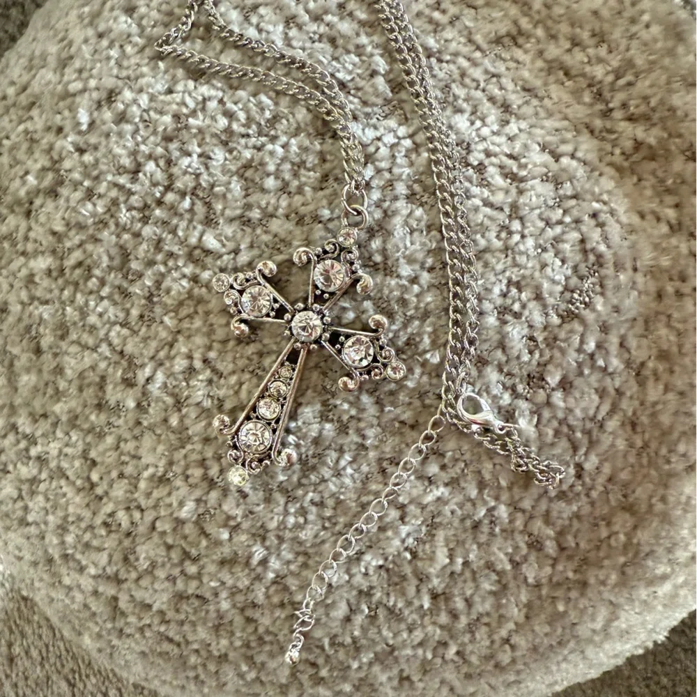 Elegant Silver Cross Pendant Necklace
